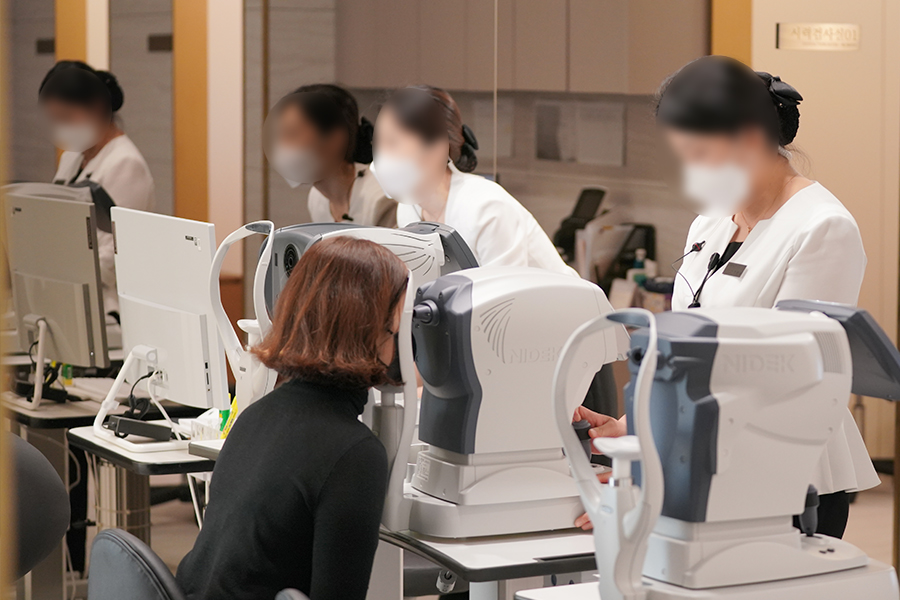 굿모닝서울안과 Z8 펨토라식 수술 장면